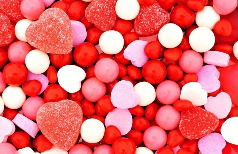 A spicy cinnamon heart softened with a creamy vanilla base to give it a delicate kiss of sweetness. 